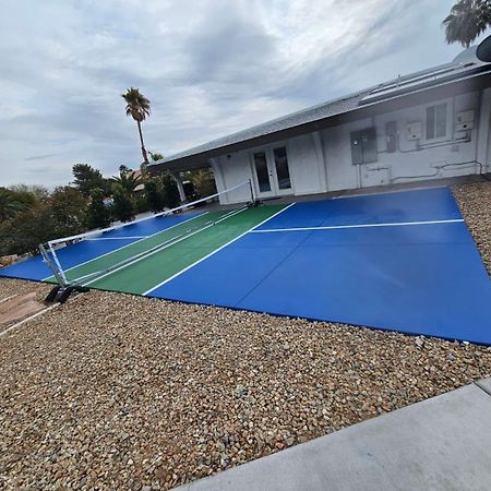 Luxury Villa, With Bonus Pool House, Private Pool, Hot Tub, Rock Water Fall And Slide, Putting Green, Basketball, Shuffle Board, Play Gym, Privately Gated On Circular Driveway. Las Vegas Esterno foto