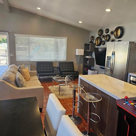 Luxury Villa, With Bonus Pool House, Private Pool, Hot Tub, Rock Water Fall And Slide, Putting Green, Basketball, Shuffle Board, Play Gym, Privately Gated On Circular Driveway. Las Vegas Esterno foto