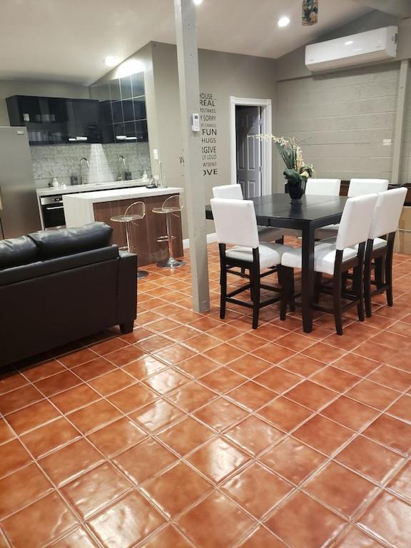 Luxury Villa, With Bonus Pool House, Private Pool, Hot Tub, Rock Water Fall And Slide, Putting Green, Basketball, Shuffle Board, Play Gym, Privately Gated On Circular Driveway. Las Vegas Esterno foto