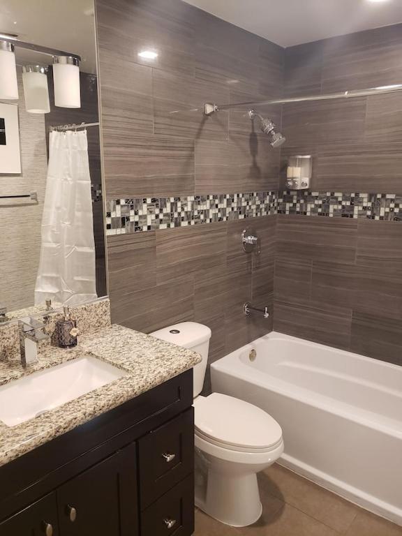 Luxury Villa, With Bonus Pool House, Private Pool, Hot Tub, Rock Water Fall And Slide, Putting Green, Basketball, Shuffle Board, Play Gym, Privately Gated On Circular Driveway. Las Vegas Esterno foto