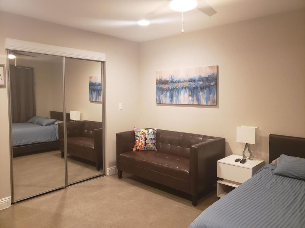 Luxury Villa, With Bonus Pool House, Private Pool, Hot Tub, Rock Water Fall And Slide, Putting Green, Basketball, Shuffle Board, Play Gym, Privately Gated On Circular Driveway. Las Vegas Esterno foto