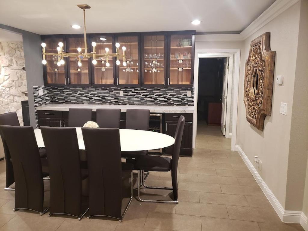 Luxury Villa, With Bonus Pool House, Private Pool, Hot Tub, Rock Water Fall And Slide, Putting Green, Basketball, Shuffle Board, Play Gym, Privately Gated On Circular Driveway. Las Vegas Esterno foto
