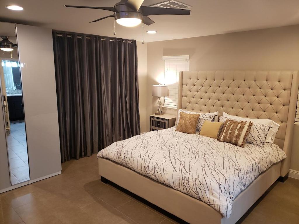 Luxury Villa, With Bonus Pool House, Private Pool, Hot Tub, Rock Water Fall And Slide, Putting Green, Basketball, Shuffle Board, Play Gym, Privately Gated On Circular Driveway. Las Vegas Esterno foto