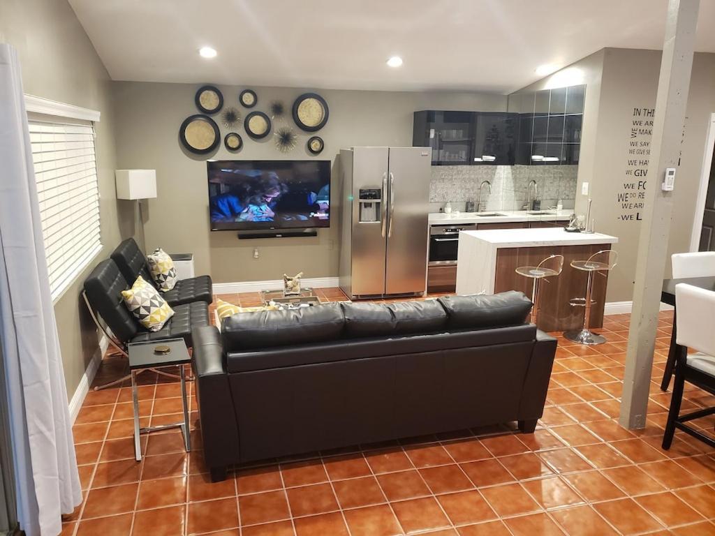 Luxury Villa, With Bonus Pool House, Private Pool, Hot Tub, Rock Water Fall And Slide, Putting Green, Basketball, Shuffle Board, Play Gym, Privately Gated On Circular Driveway. Las Vegas Esterno foto