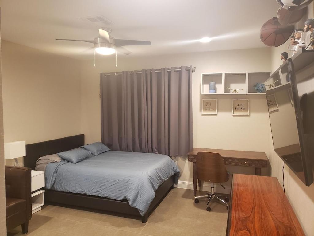 Luxury Villa, With Bonus Pool House, Private Pool, Hot Tub, Rock Water Fall And Slide, Putting Green, Basketball, Shuffle Board, Play Gym, Privately Gated On Circular Driveway. Las Vegas Esterno foto