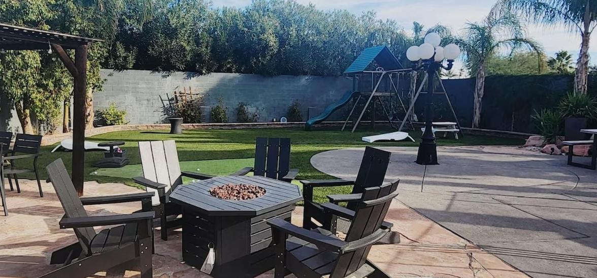 Luxury Villa, With Bonus Pool House, Private Pool, Hot Tub, Rock Water Fall And Slide, Putting Green, Basketball, Shuffle Board, Play Gym, Privately Gated On Circular Driveway. Las Vegas Esterno foto