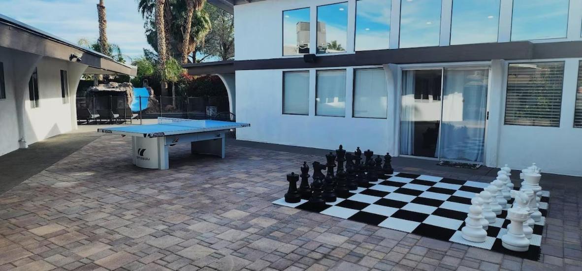 Luxury Villa, With Bonus Pool House, Private Pool, Hot Tub, Rock Water Fall And Slide, Putting Green, Basketball, Shuffle Board, Play Gym, Privately Gated On Circular Driveway. Las Vegas Esterno foto