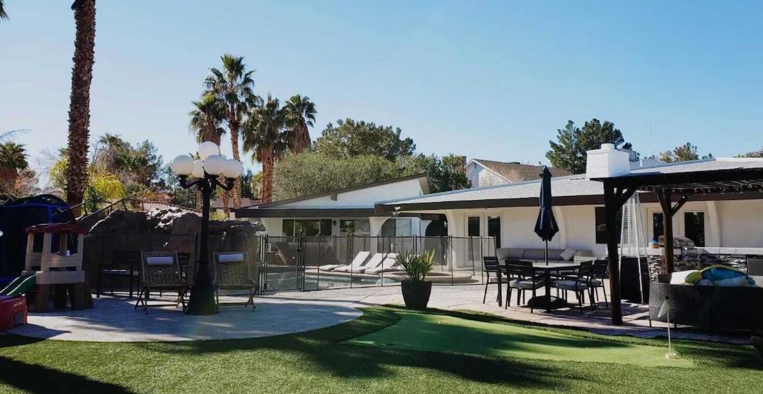 Luxury Villa, With Bonus Pool House, Private Pool, Hot Tub, Rock Water Fall And Slide, Putting Green, Basketball, Shuffle Board, Play Gym, Privately Gated On Circular Driveway. Las Vegas Esterno foto