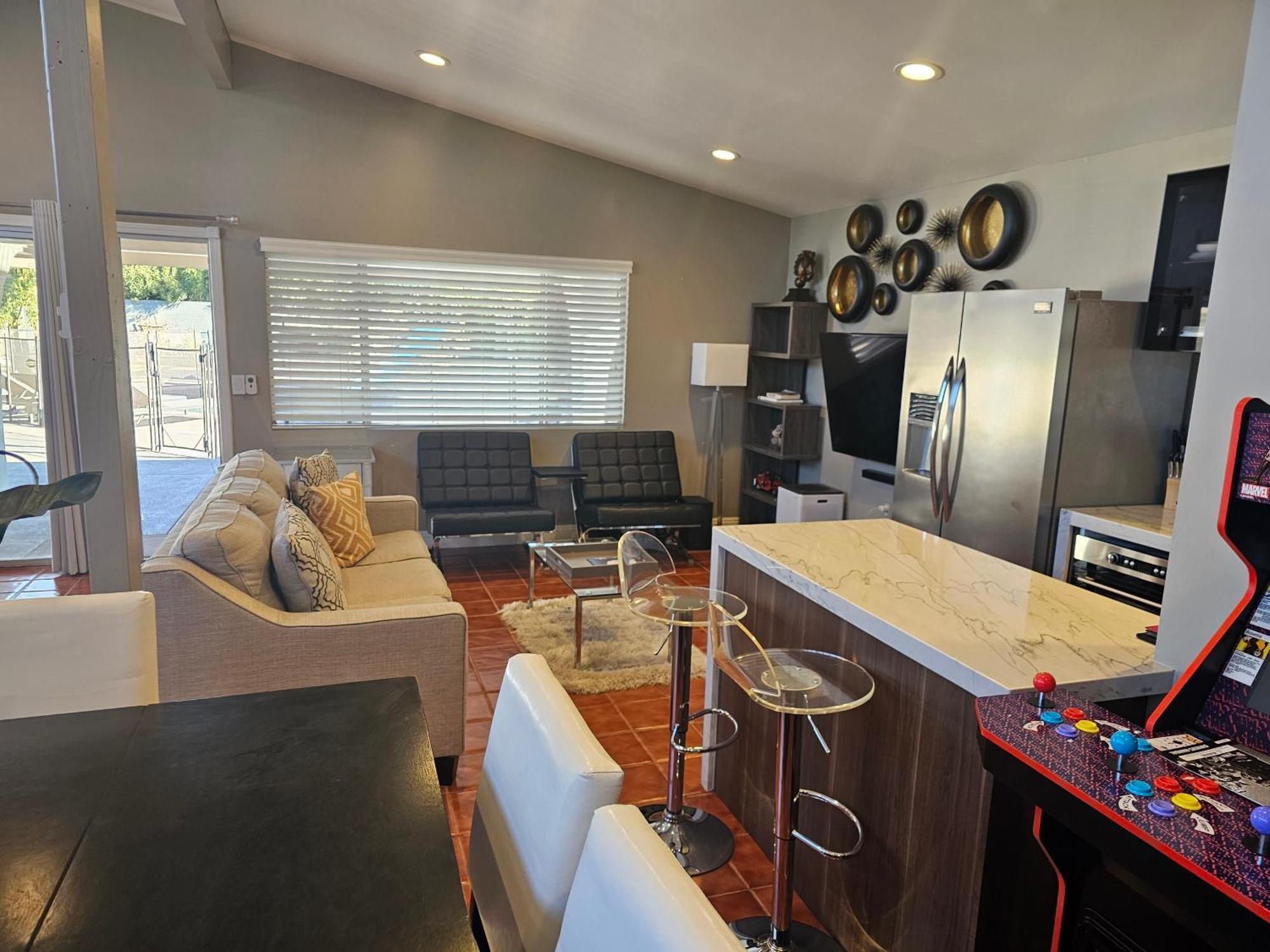 Luxury Villa, With Bonus Pool House, Private Pool, Hot Tub, Rock Water Fall And Slide, Putting Green, Basketball, Shuffle Board, Play Gym, Privately Gated On Circular Driveway. Las Vegas Esterno foto